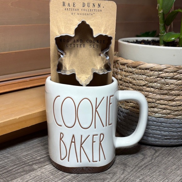 Rae Dunn ‘Cookie Baker’ Mug with Cookie Cutter - Picture 8 of 8